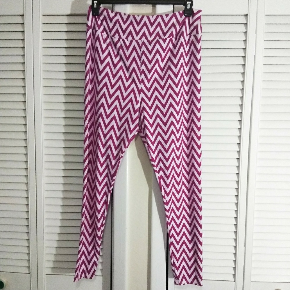 **SALE** Lularoe TC2 Pink & White Chevron Leggings